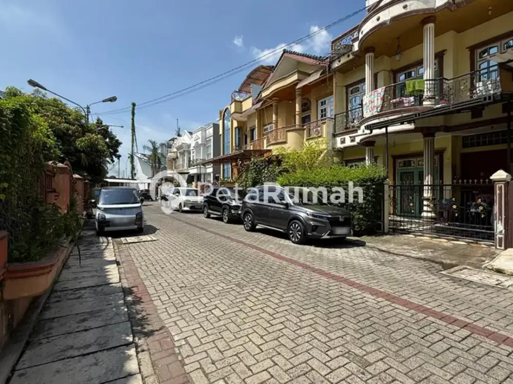 DIJUAL VILLA JALAN PUTRI HIJAU KOMPLEK GREEN GARDEN - MEDAN BARAT (indra & vincent)