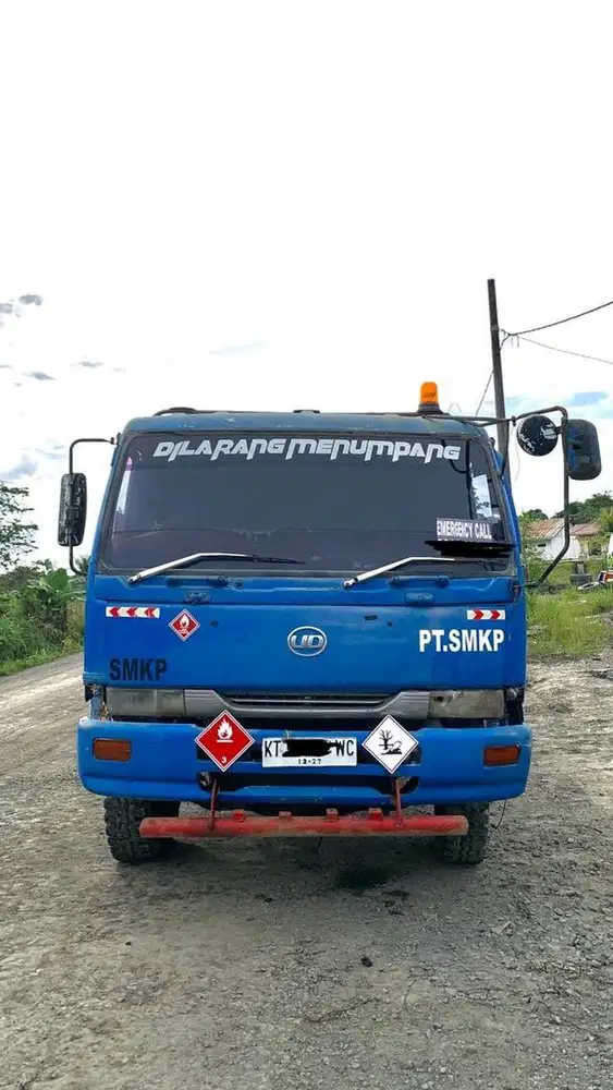 Dijual Truk tangki Nissan 2012, Harga nego serius. Kondisi truk bagus.