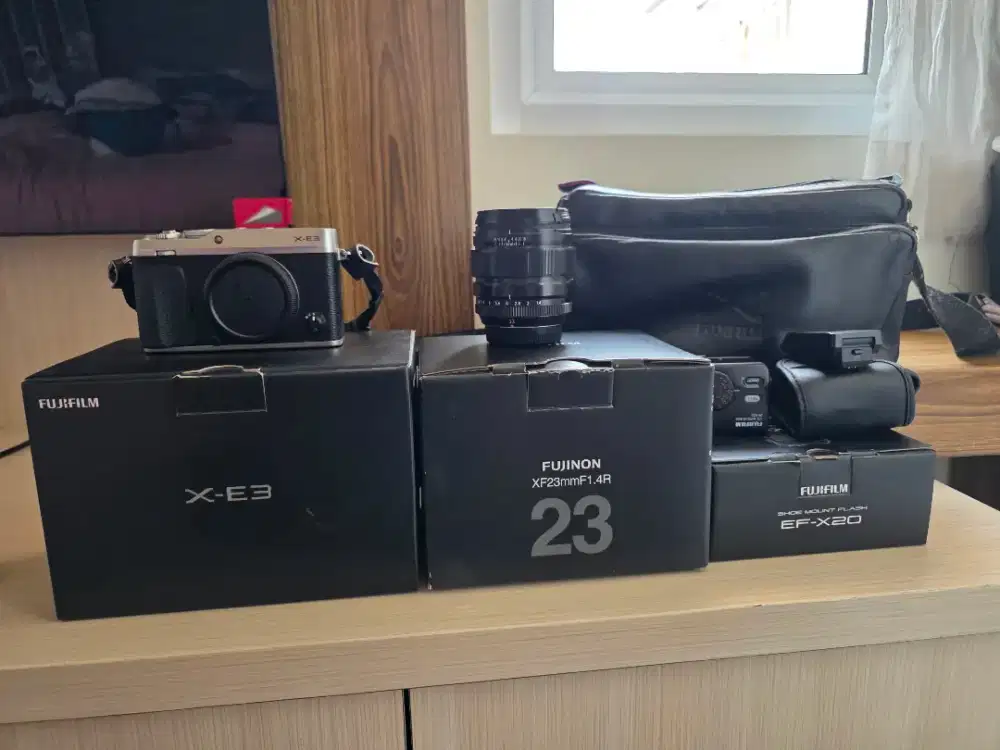 [LIKE NEW] Paket Fujifilm X-E3 + Lensa XF 23mm f1.4 R + Flash EF-X20