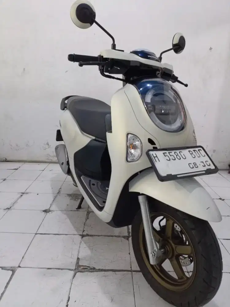 new scoopy 2025 putih