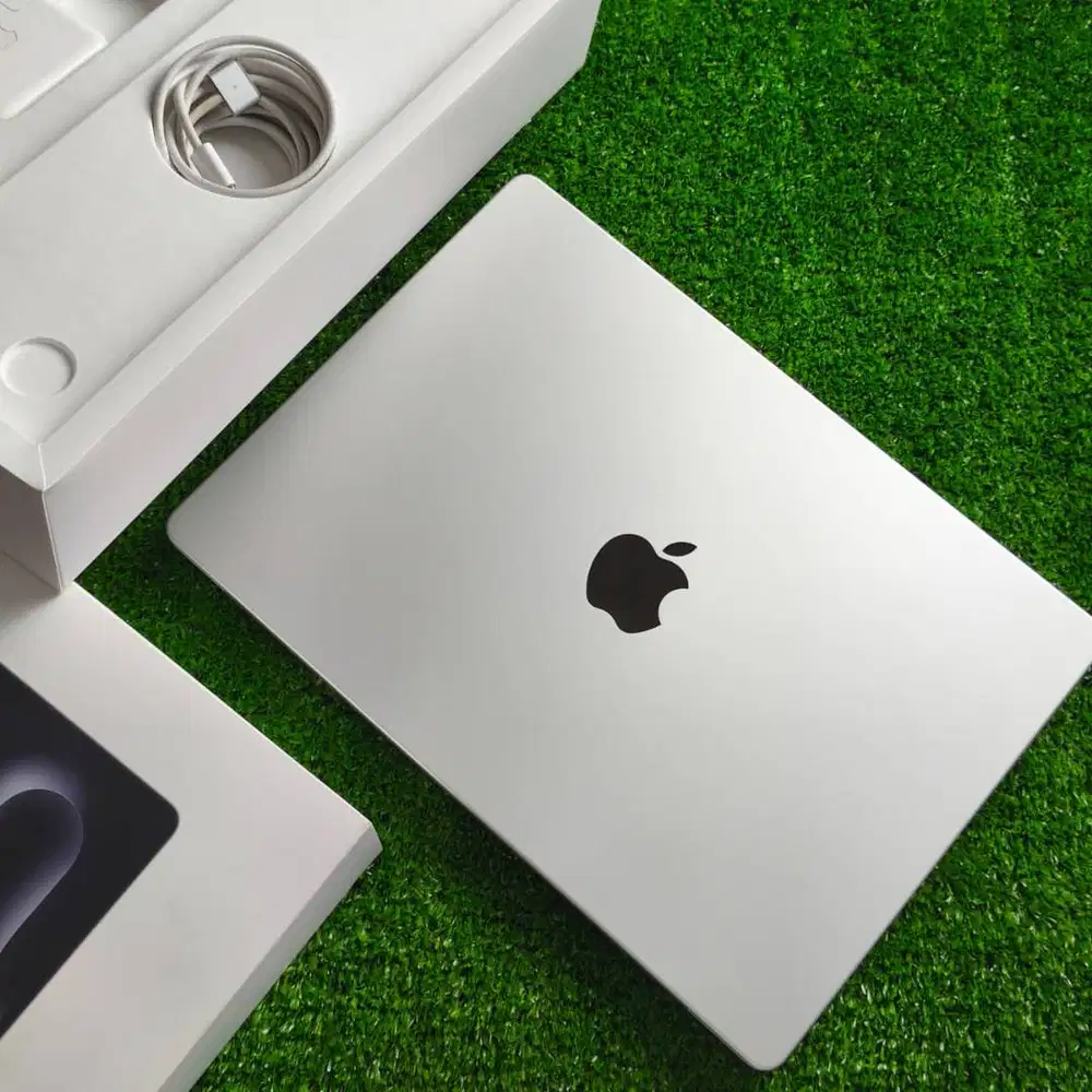 MacBook Pro 14inch 2024 M4 16GB/512GB Silver CC 66 MC 100% Garansi pjg
