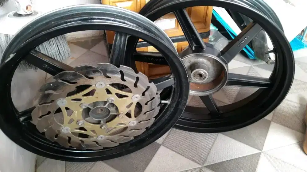 Velg Rossi tapak lebar