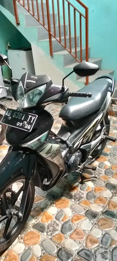 Jual Motor Supra X 125 hitam putih