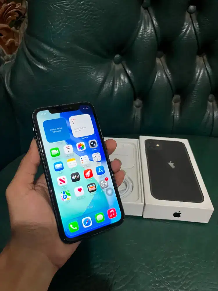 IPHONE 11 64 HITAM
