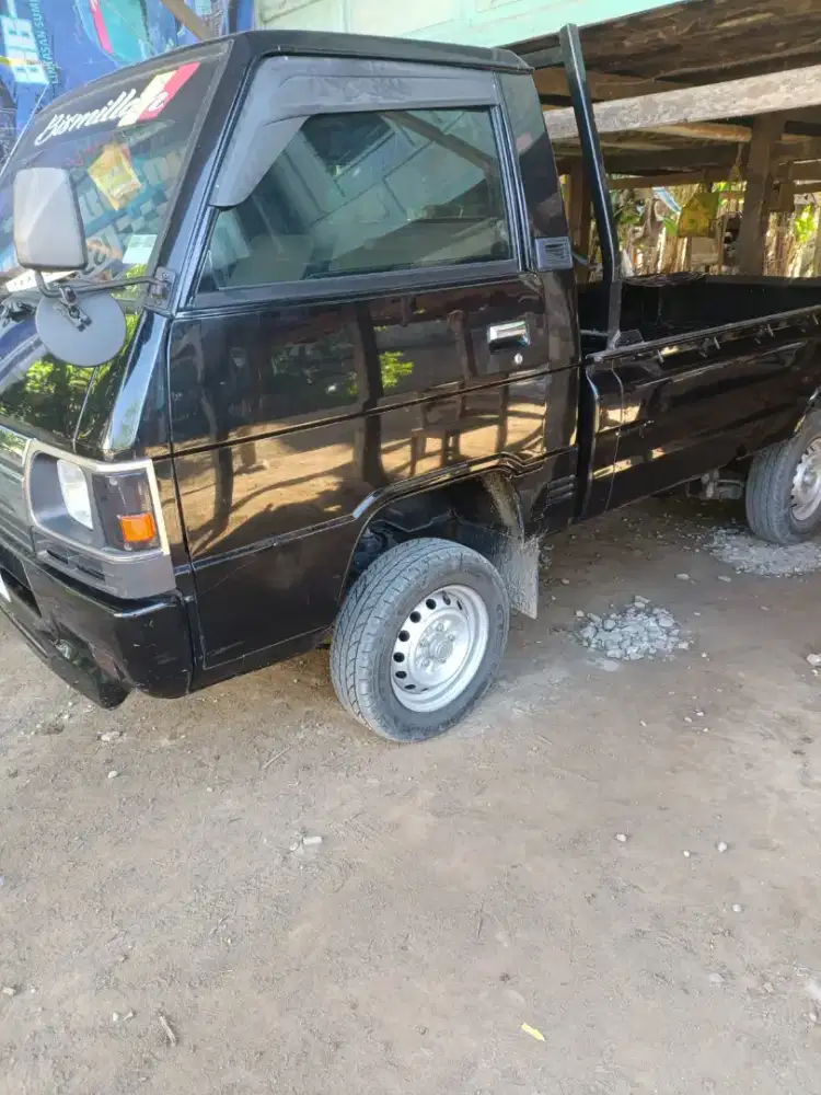 mobil pick up Mitsubishi L300
