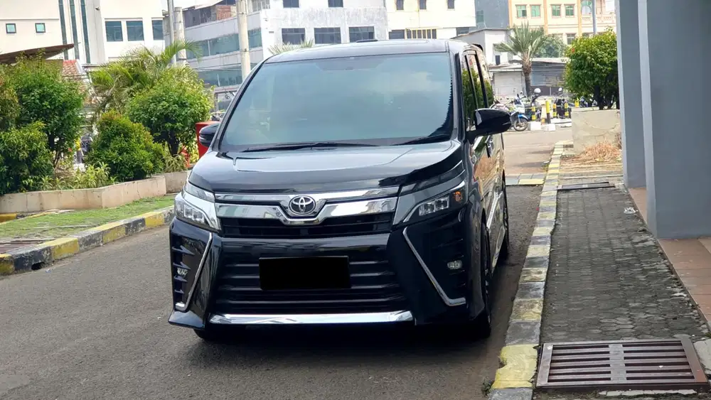 Toyota voxy 2018 hitam sunroof