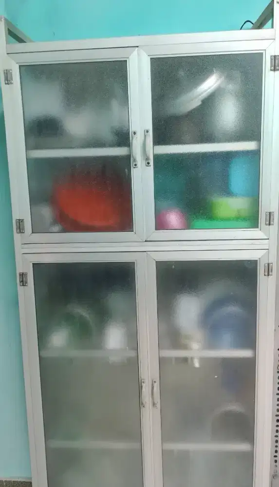 Lemari makan atau perabot