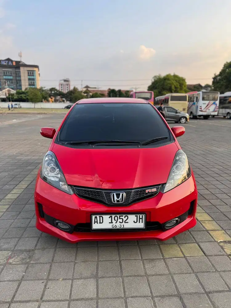 DIJUAL HONDA JAZZ RS MATIC 2013