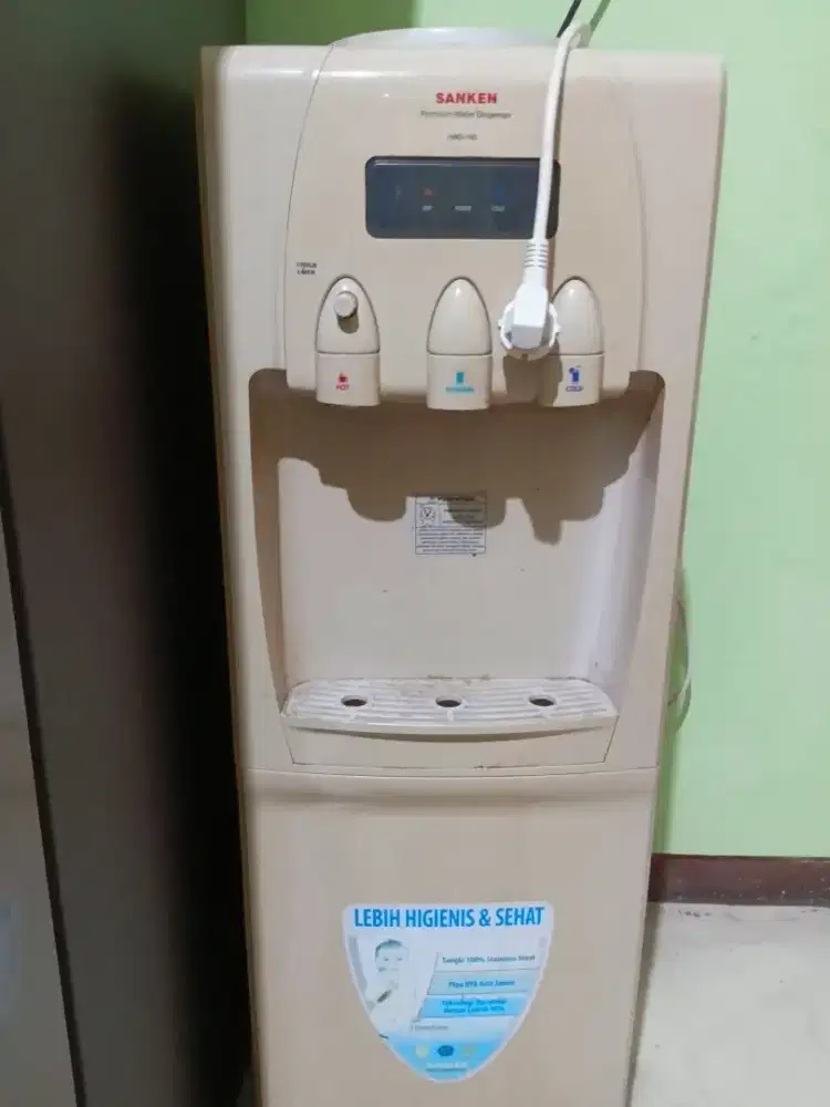 Dispenser galon atas Sanken bisa panas dingin