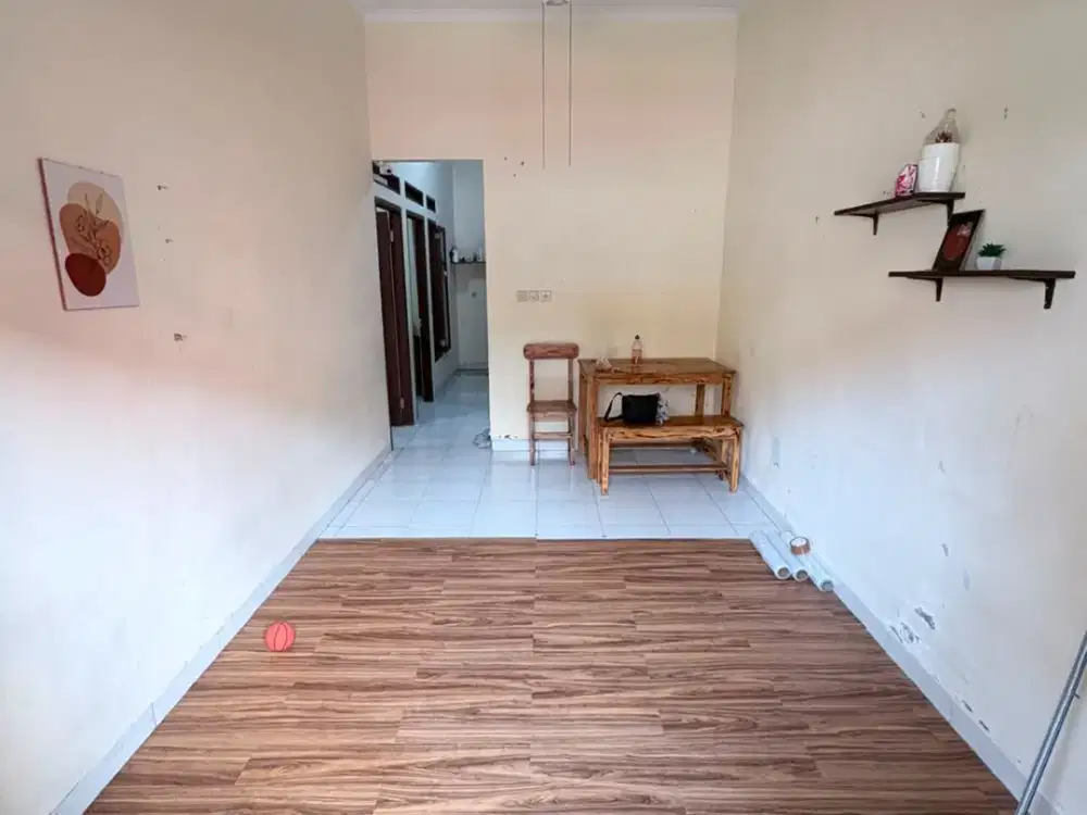 Dijual Rumah 2 Lantai Siap Huni, Furnished, Bisa KPR Rumah nyaman dengan kondisi siap huni di lingkungan bebas banjir. Cocok untuk tempat tinggal maup