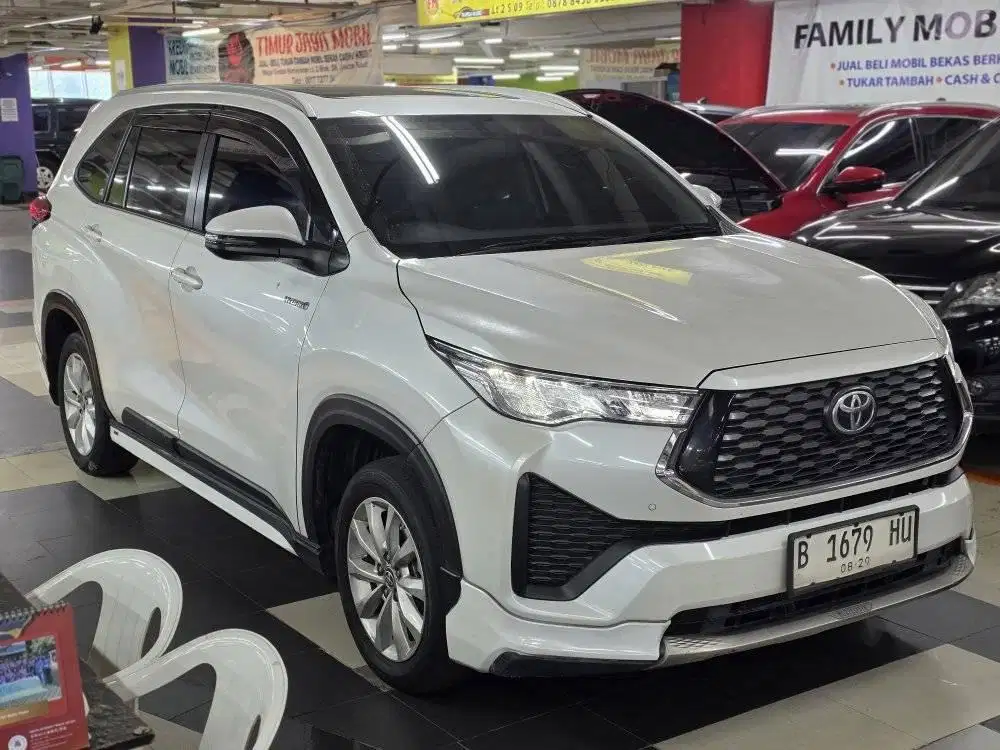 Toyota Innova zenix v Hybird 2023 putih