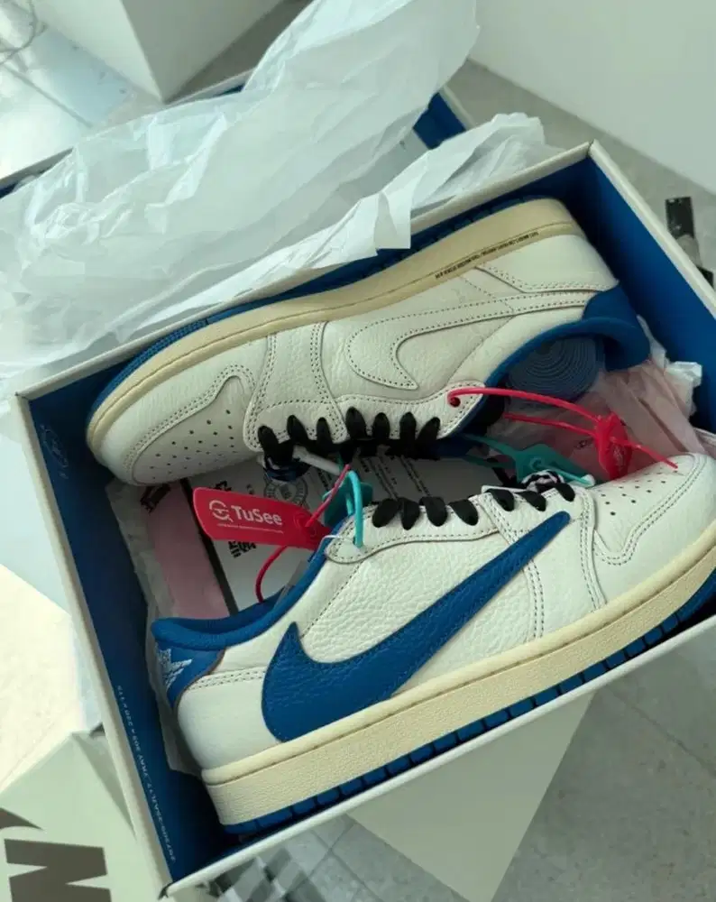 NIKE JORDAN TRAVIS SCOTT Military Sail