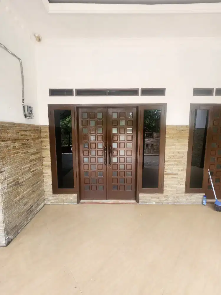 Dijual Murah Rumah Mewah di Karyawan I