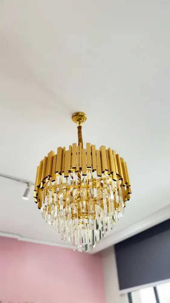Lampu hias gantung kristal