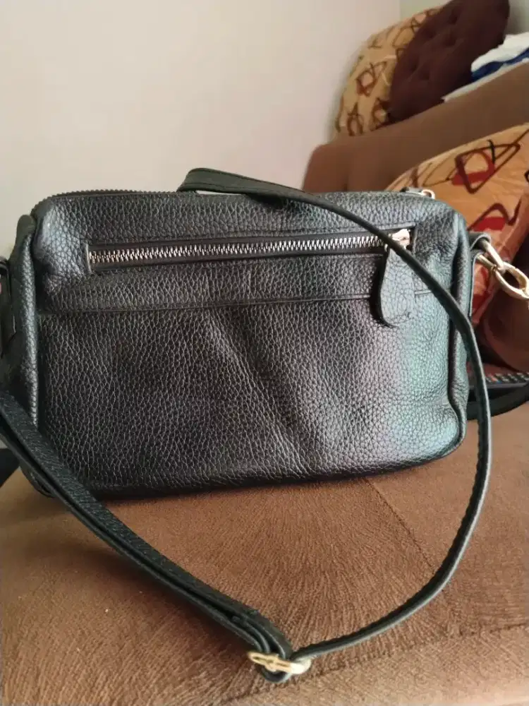 TAS KULIT WARNA HITAM
