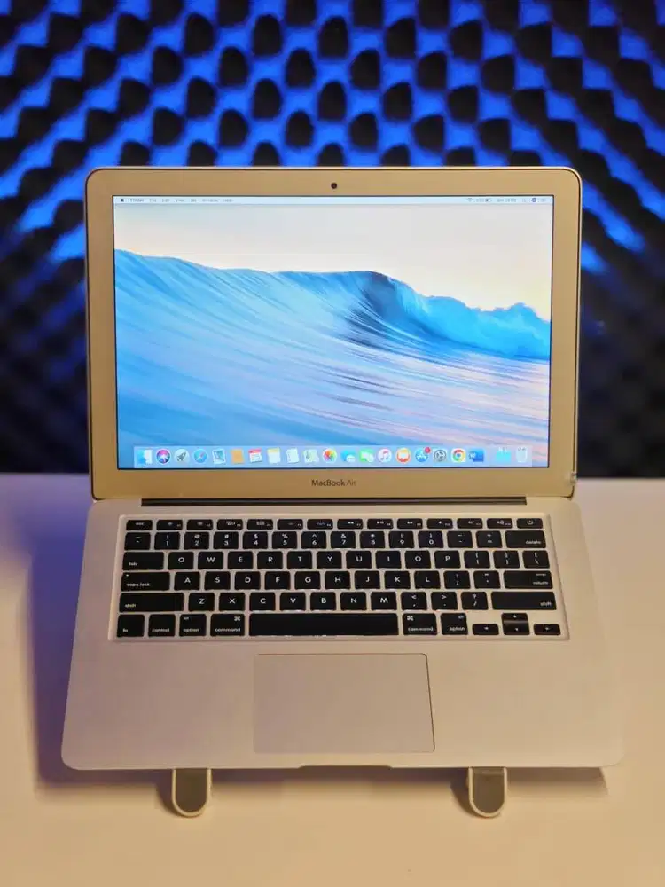 Apple MacBook Air 2011 Core i5 SSD 128GB Laptop Bekas Berkualitas
