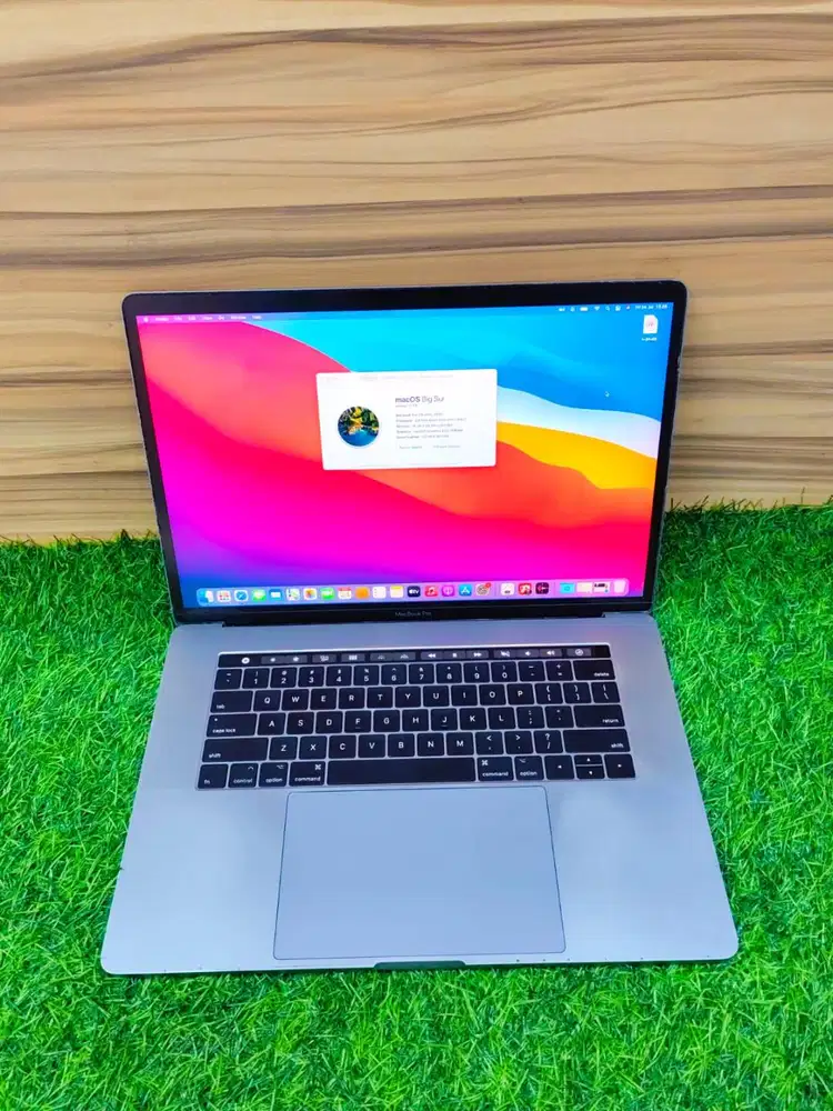 MACBOOK PRO 2017 i7 RAM 16 SSD 256 Layar 15 inch *DC