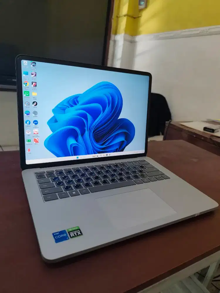 Microsoft Surface Laptop Studio i7 Gen 11 RAM 32GB SSD 1TB RTX A2000