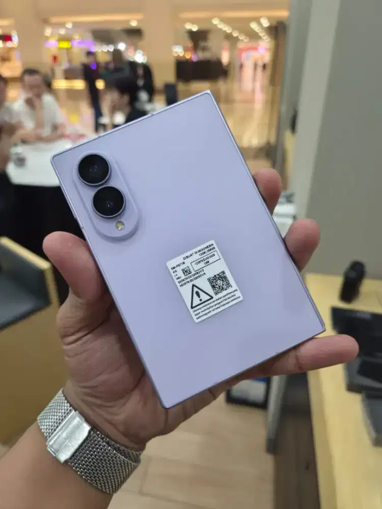 Pre order Samsung Galaxy fold wide