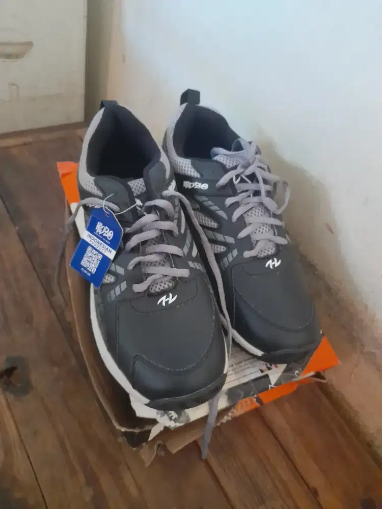 Sepatu badminton hypzo