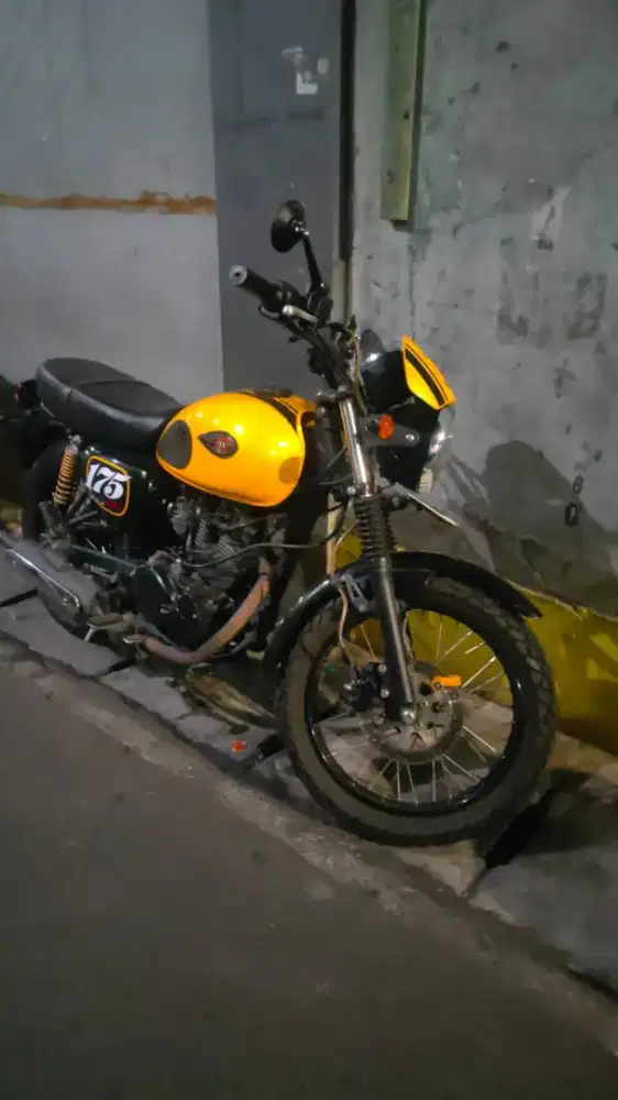 Kawasaki w175 cafe