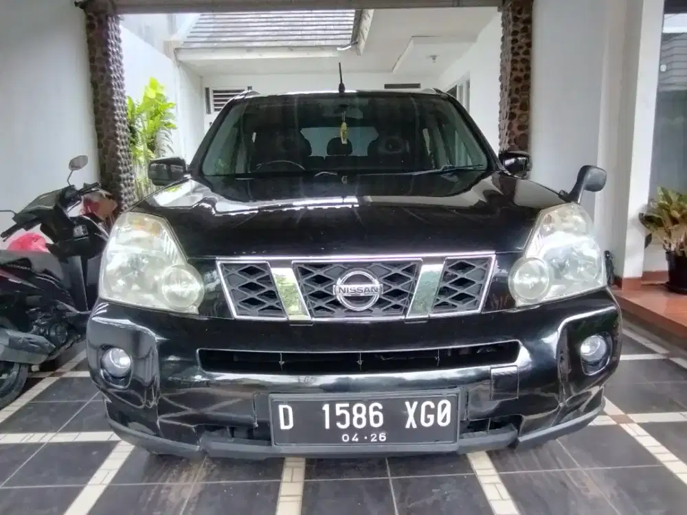 Nissan Xtrail 2.5 CVT 2009 Hitam Metalic, mesin bagus, cat mantap.