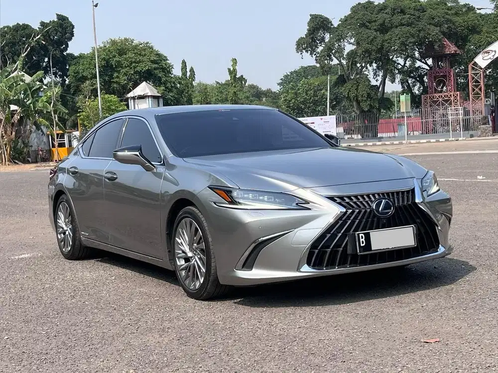 TERMURAH!! LEXUS ES300H ULTRA LUXURY HYBRID AT GREY 2022
