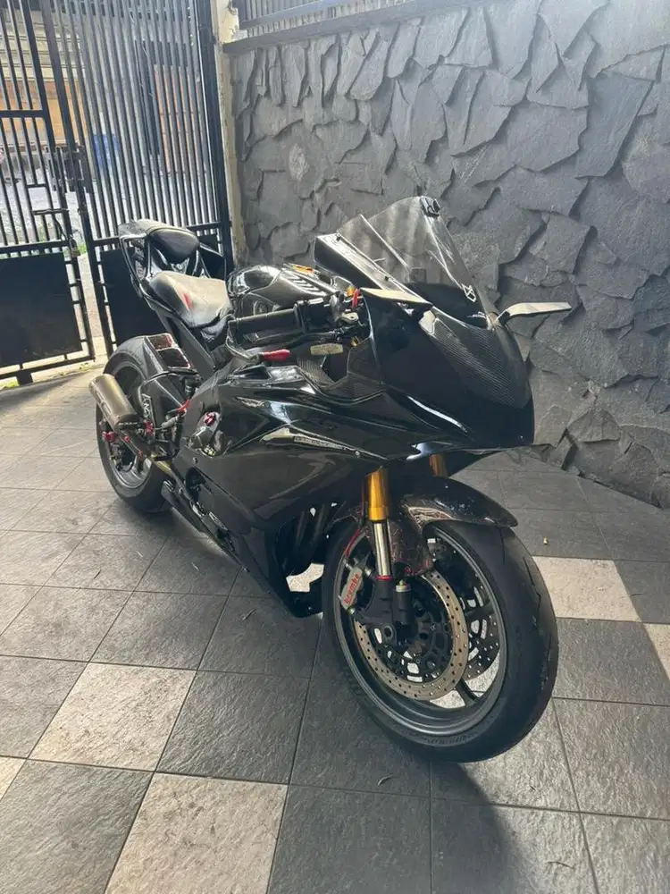 Yamaha R6 Superblack