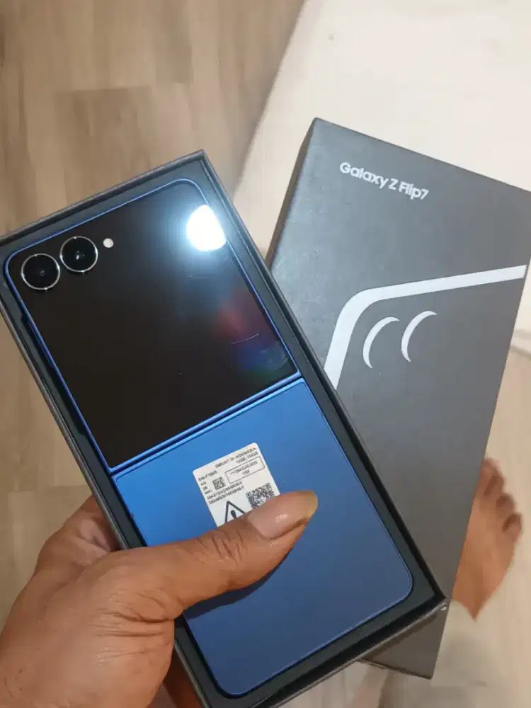 Samsung Z Flip 7 12/512gb Sein Fullset Mulus