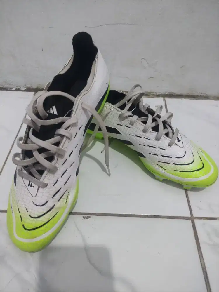 sepatu bola Addidas Predator League FG/MG