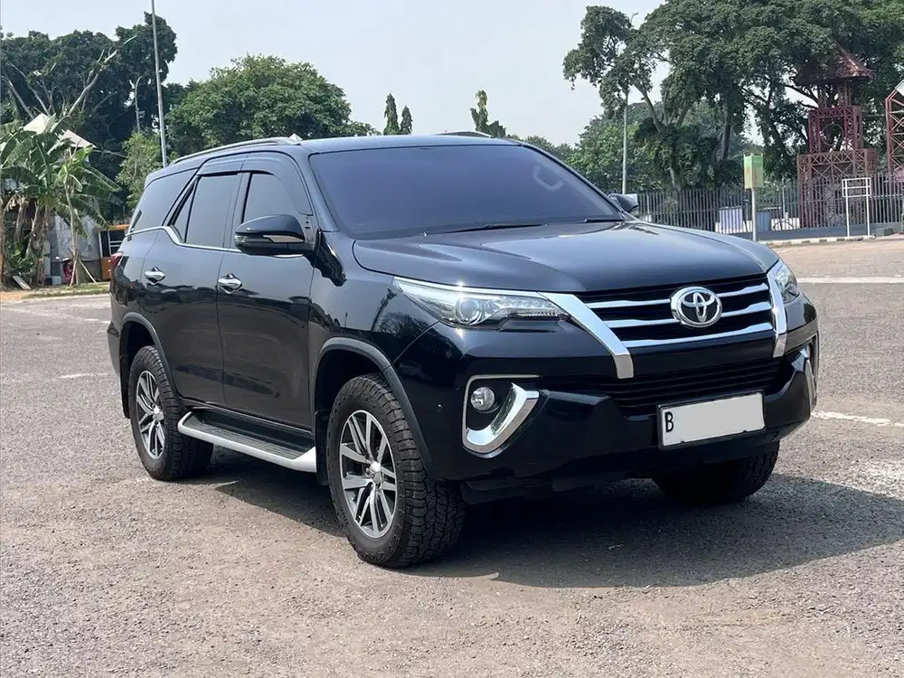 TERMURAH!! TOYOTA FORTUNER 2.4 VRZ AT HITAM 2020
