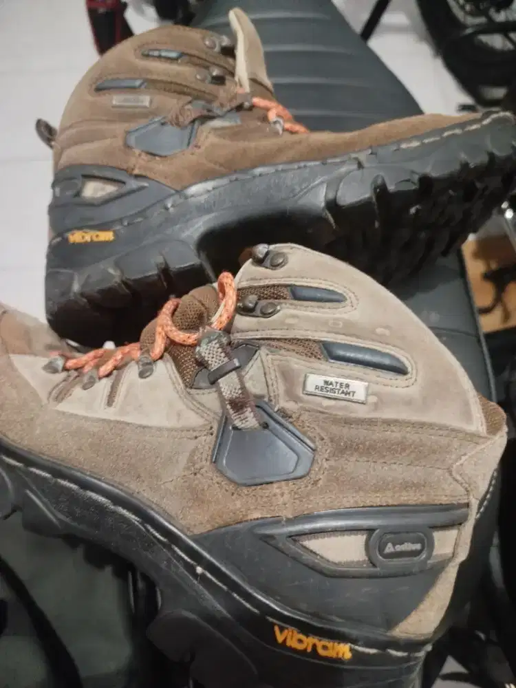 Sepatu hiking aktive no 43