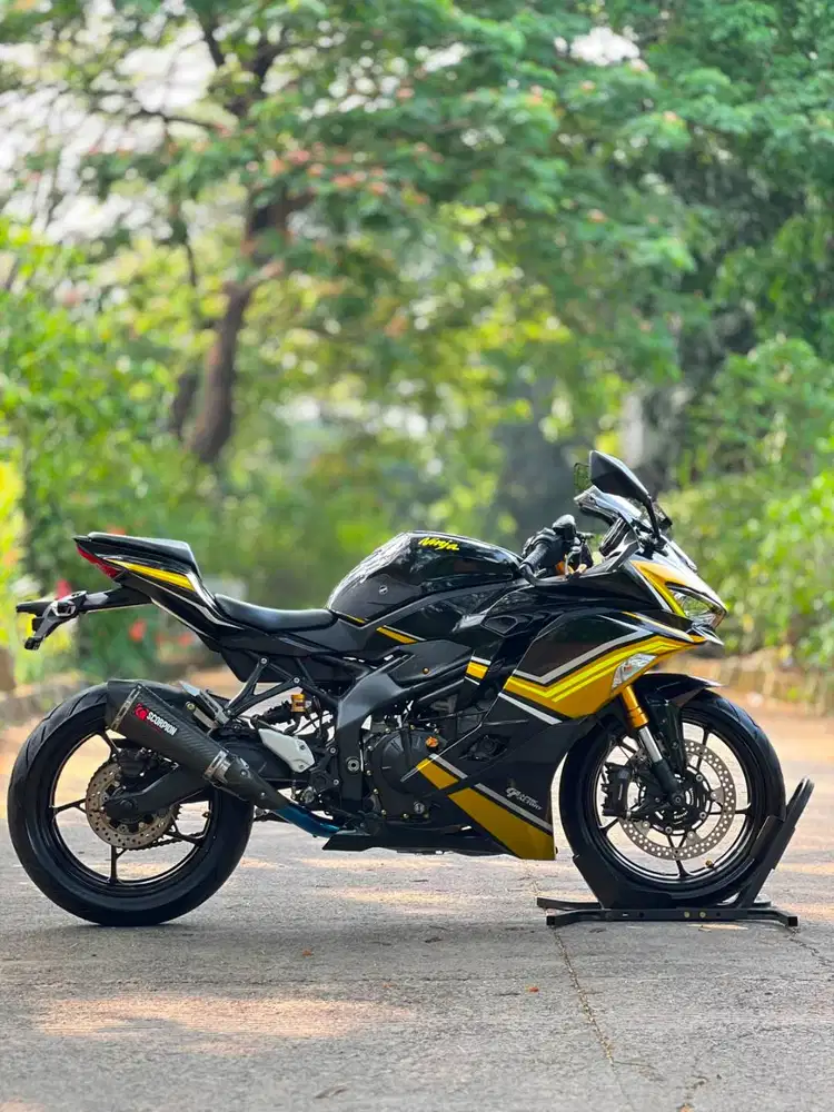 KAWASAKI ZX25R NON ABS HITAM 2020 KM 8K SUPER GRESS