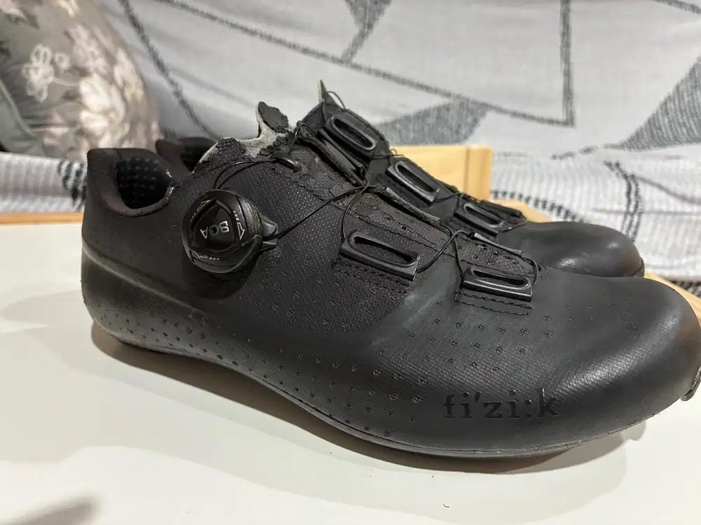 Sepatu Roadbike Fizik Tempo Overcurve wide size 38, black