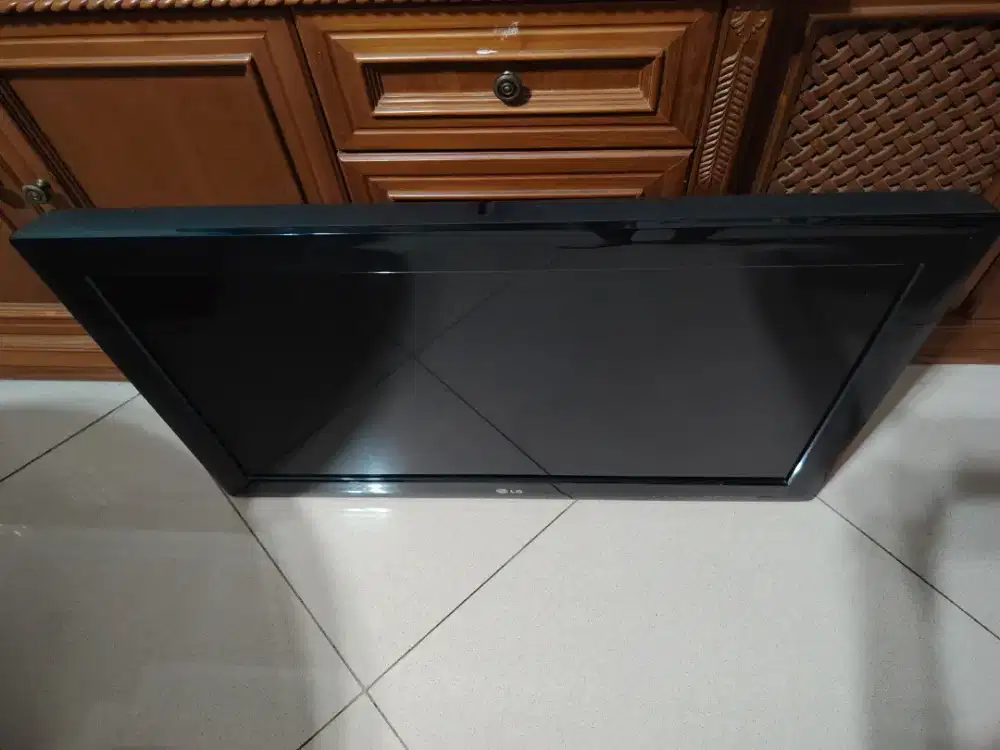 LG tv 32 inch 32LS3400