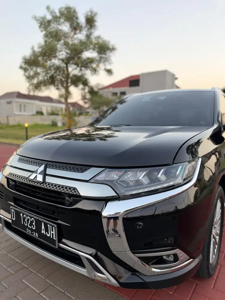 Rare ! PHEV Outlander 2.4 S-AWD 2021 nik 2020