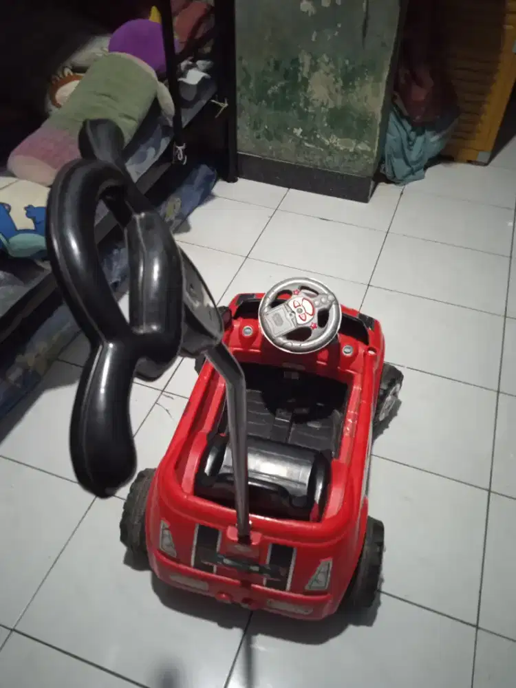 Mobil mainan dorong