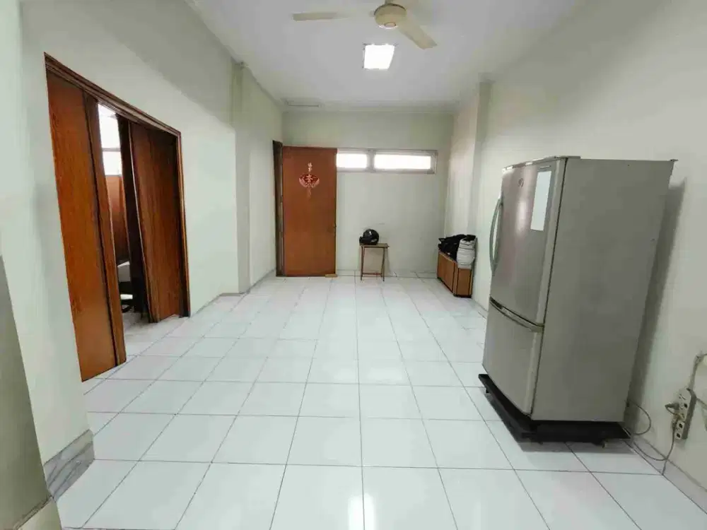 Rumah usaha rapih 1,5 lantai row jalan 3 mobil dijual lokasi strategis jalan utama Sunter Jakarta Utara