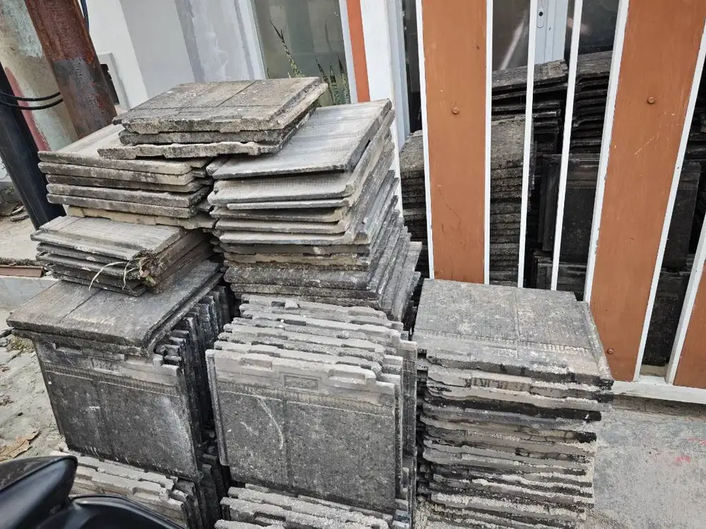 Genteng beton bekas