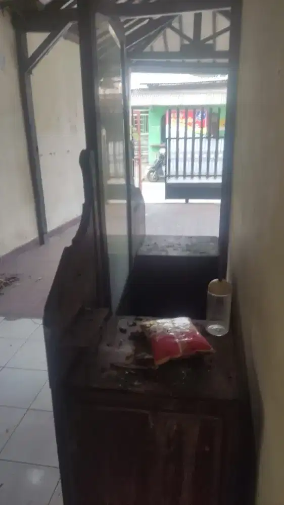 Meja makan dan meja rias dari kayu jati