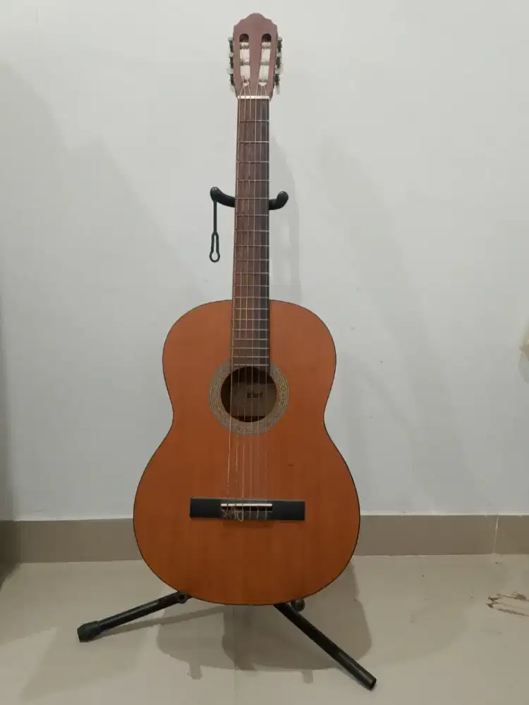 Gitar + dudukannya