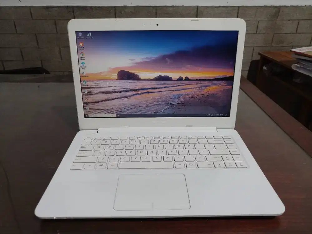 Laptop Asus E402Y