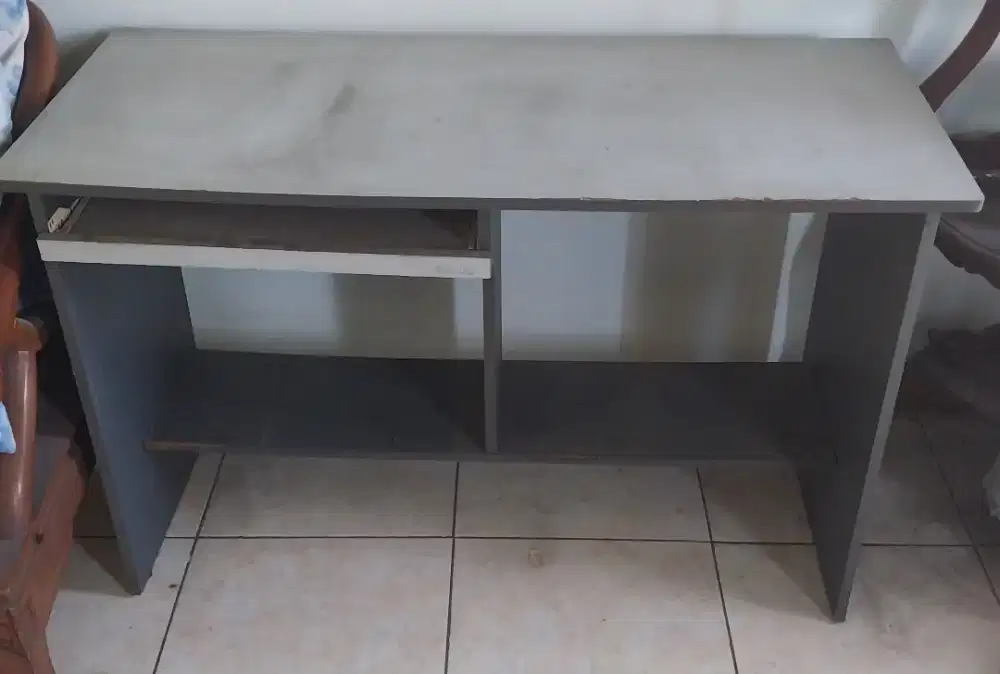 Meja Kerja Komputer