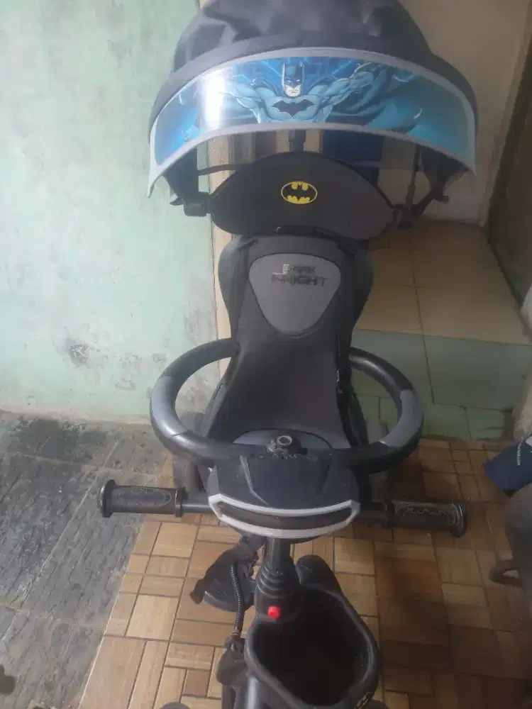 Sepeda roda tiga anak