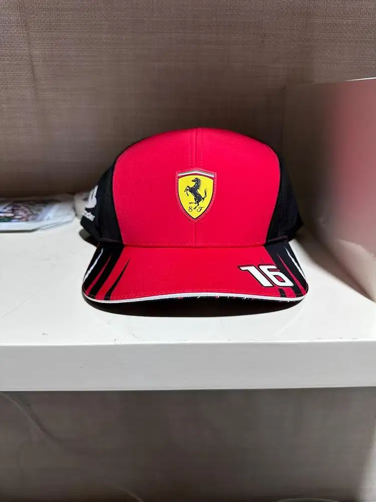 Topi Ferrari F1 Formula 1 No 16 Charles Leclerc