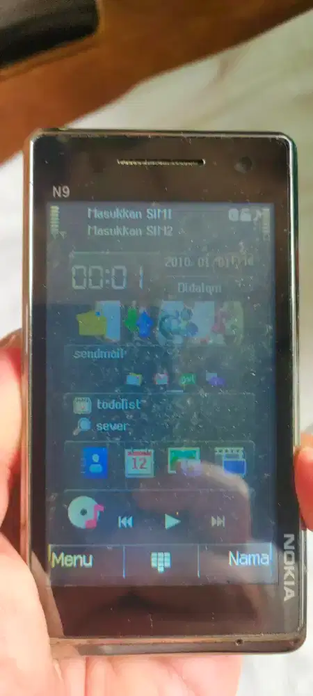 Hp Nokia N9 nyala seperti di foto