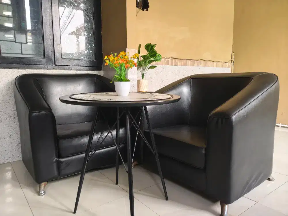 Sofa dan meja 1 set warna hitam