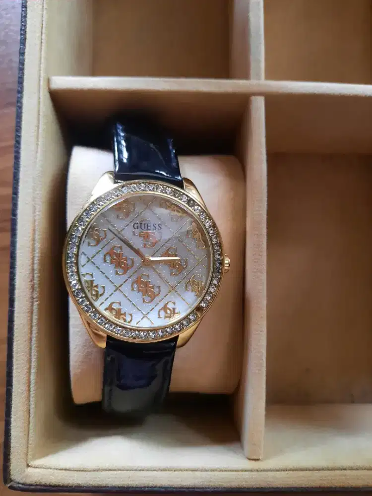 Jam tangan Guess