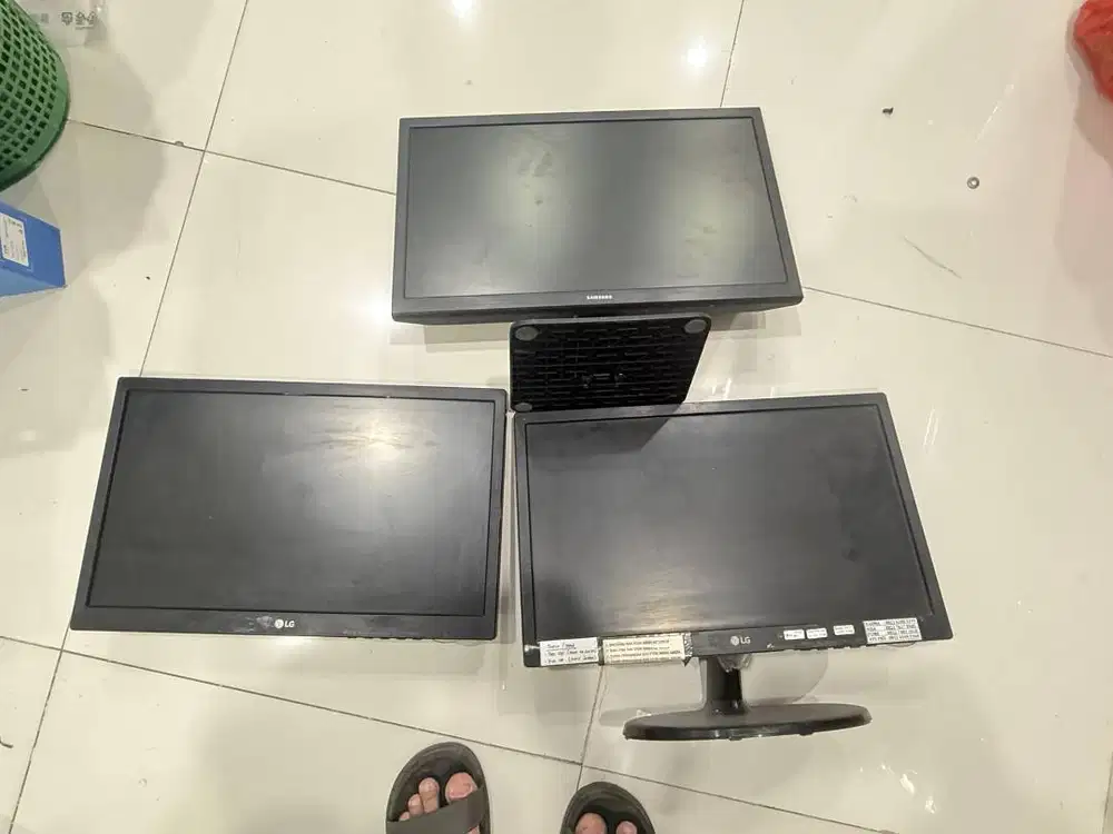 3 PCS MONITOR KANTOR BEKAS
