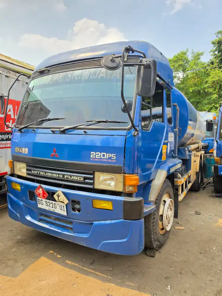 Mitsubishi fuso 220ps tronton 6x4 HD tangki 16 ton tahun 2016